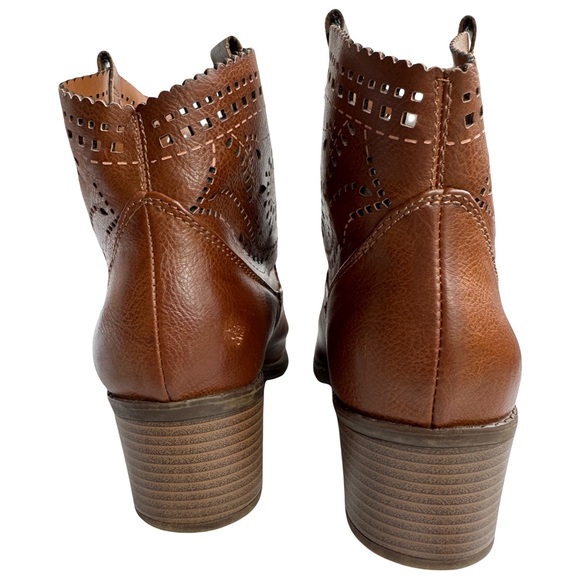 Felicitous by Fergie rich brown leather lazer cut women's booties sz 9 SFPF Home - Picture 3 of 7